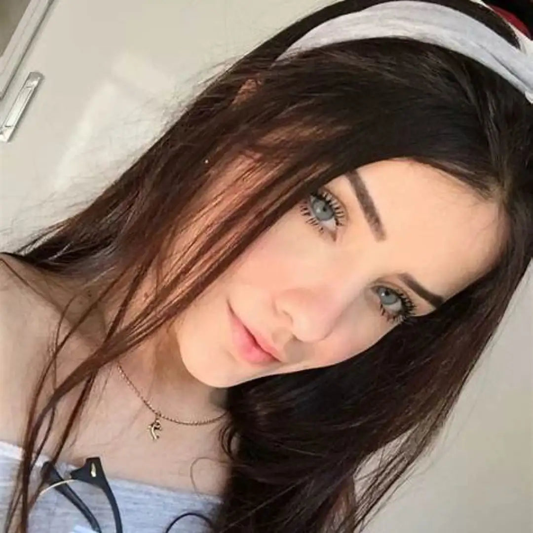 files/chica_resena_3.webp